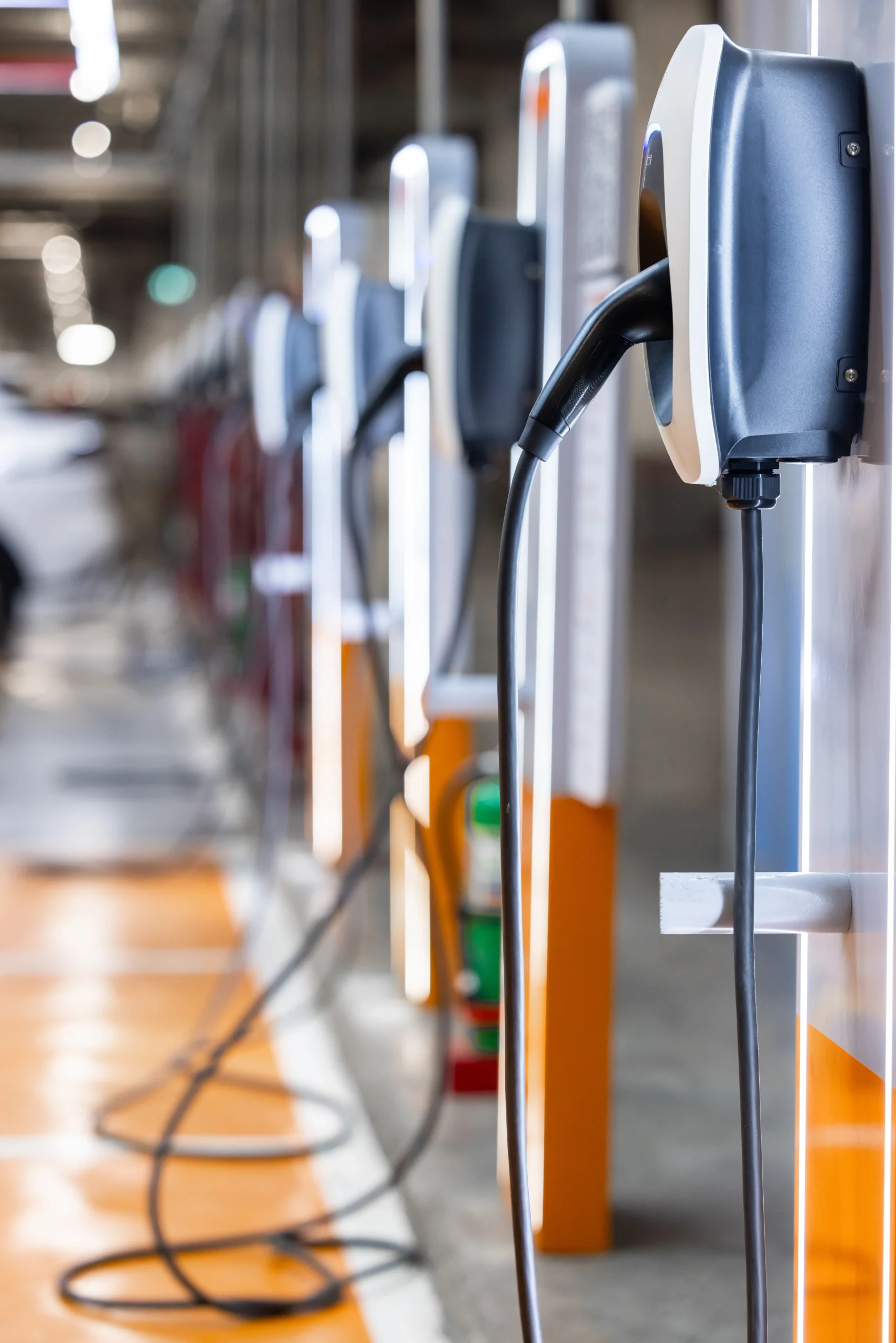 Commercial electric vehicle charging station and electric car
